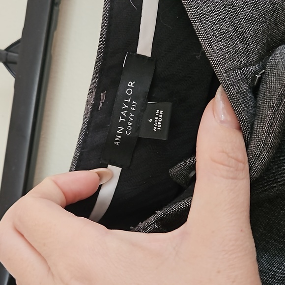 Ann Taylor Curvy Fit Pants -Size 6 - Picture 2 of 4
